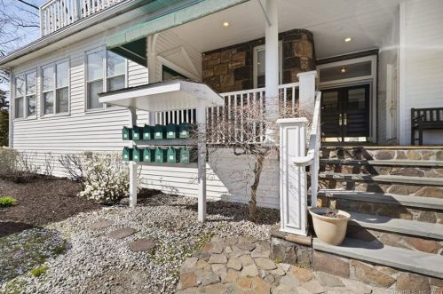5 Hundley Ct, Stamford CT  06902-3923 exterior