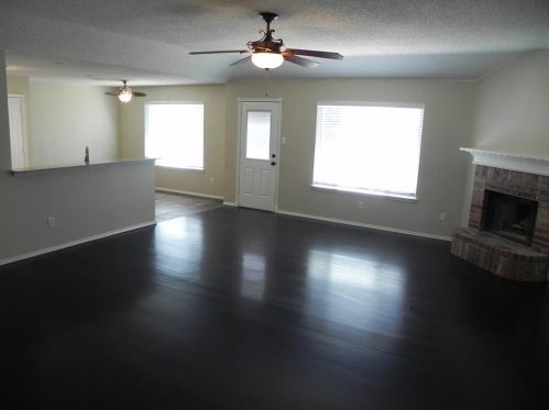 3604 Princess Victoria Ct, Fort Worth, TX 76137-6076