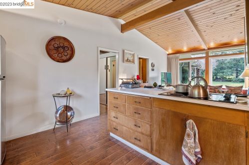 8 Rae Dr, Orinda CA  94563-4360 exterior