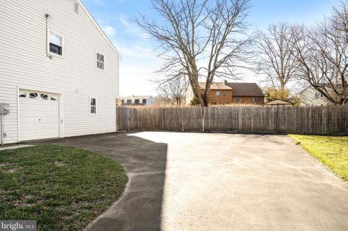 567 Flock Rd, Trenton, NJ 08690-1337