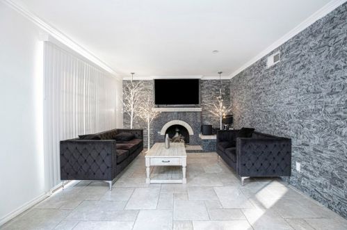 27067 Alabastro Dr, Santa Clarita CA  91354-2215 exterior