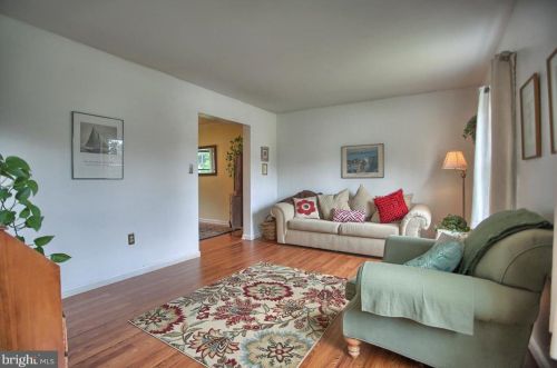 9 Horseshoe Dr, Schoeneck, PA 17578-9102