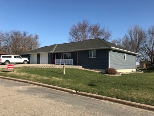 110 4th St, Moneta, IA 51346-1106