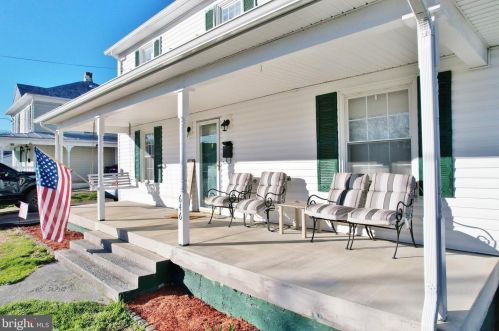 646 Branch St, Strasburg, VA 22657-2024
