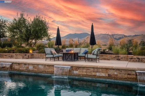 1080 Victorine Rd, Livermore CA  94551-6635 exterior