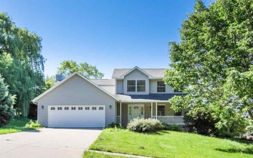 2160 Leslie Dr, Iowa City, IA 52241-2772