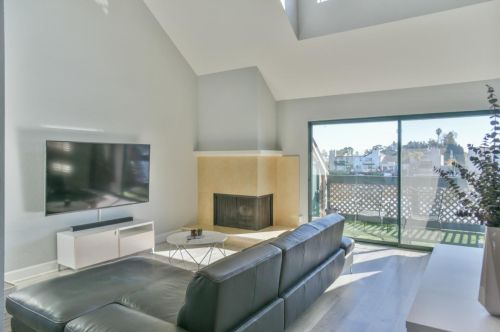 72 Cove Ln, Redwood City, CA 94065-5162