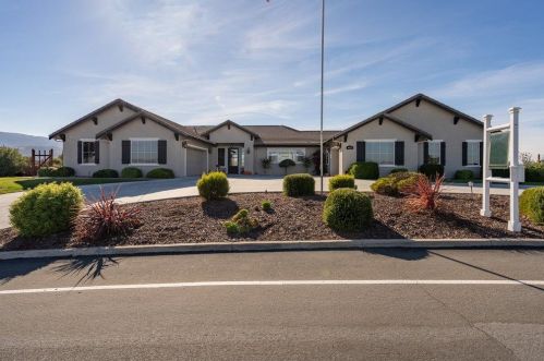 4025 Ashford Cir, Hollister CA  95023-8966 exterior