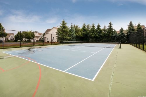 8 William Ln, Mount Sinai NY  11766-3021 exterior