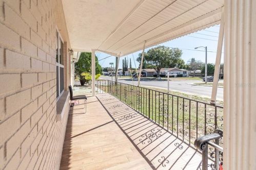8027 Fox Hollow Dr, Port Richey, FL 34668-4067