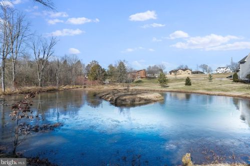 52 Oak Crest Dr, Richmond National Battlefiel VA  22835-1579 exterior