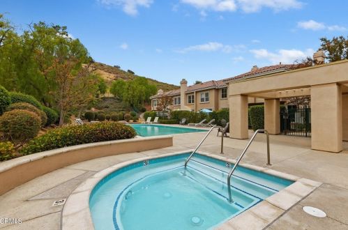 525 Bannister Way, Simi Valley CA  93065-7329 exterior
