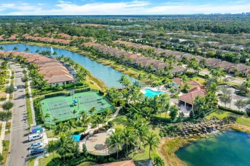 9366 Isla Bella Cir, Bonita Springs FL 34135-7274 exterior