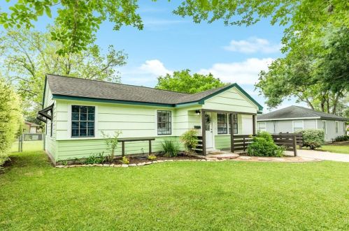 1119 Woodbine Dr, West Columbia, TX 77486-3745