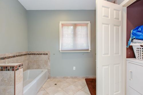 6 Birch Hill Rd, Salem NH  03079-3473 exterior