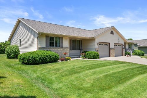 142 Pioneer Pkwy, Fond Du Lac, WI 54935-3848