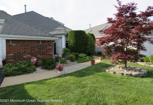 171 Loganberry Ln, East Freehold, NJ 07728-4042