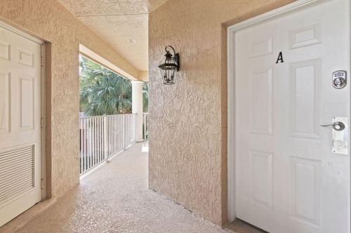 8290 Mulligan Cir, Fort Pierce, FL