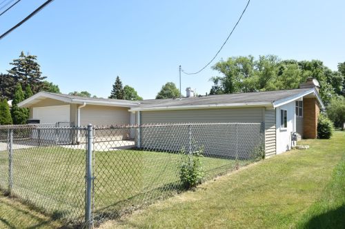3512 Sunset Dr, Milwaukee WI  53220-1219 exterior