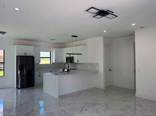 2500 39th St, Lehigh Acres, FL 33971-5827