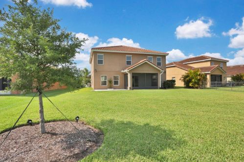 1753 Berkshire Cir, Vero Beach FL 32968-6720 exterior