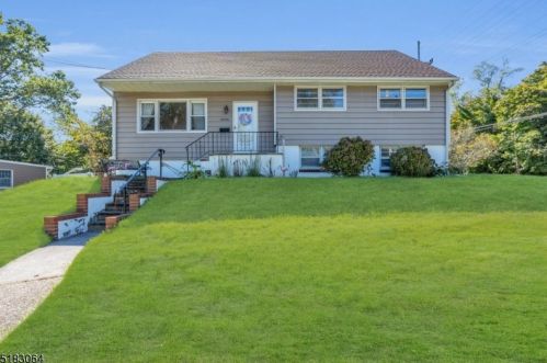 1808 Bryan Ave, Tinton Falls, NJ 07712-4845