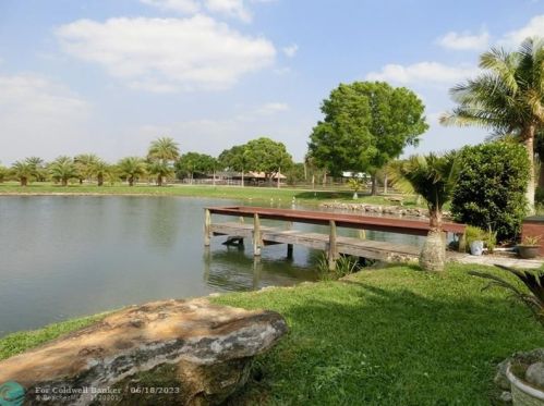 6075 1st St, Vero Beach FL  32968-9521 exterior