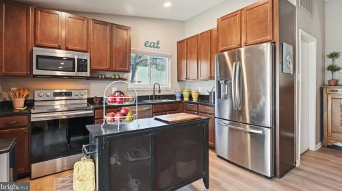 1512 Sadlers Wells Dr, Herndon VA  20170-2838 exterior