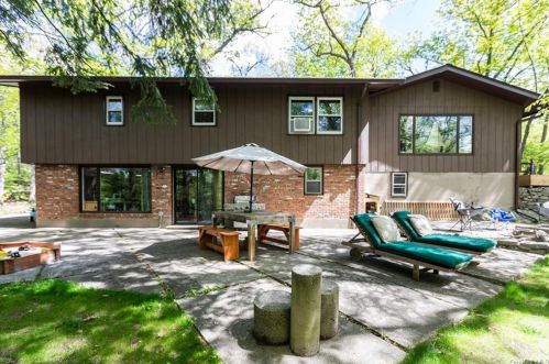 10 Woods Rd, Tuxedo Park, NY 10987-3108