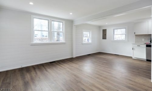 22 Northwestern Trl, Hopatcong NJ  07843-1520 exterior