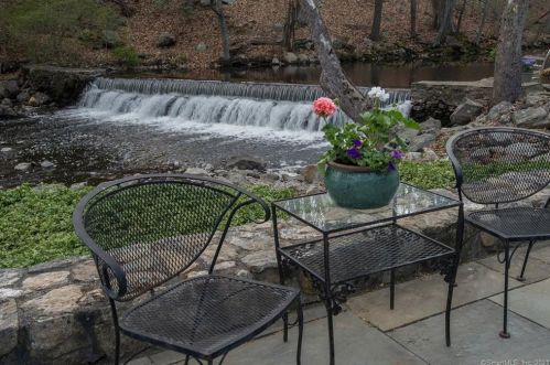 200 Mill Rd, New Canaan CT  06840-4310 exterior