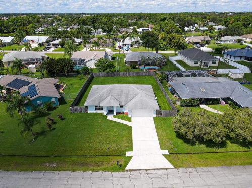 2562 Marseille St, Fort Pierce, FL 34952-7283