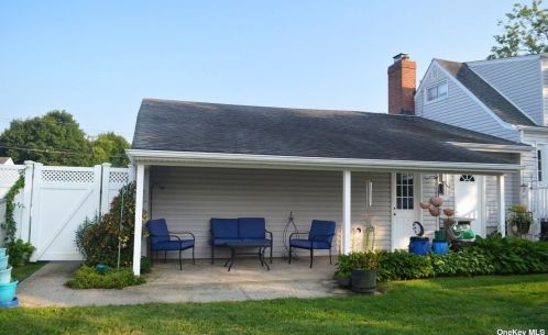 355 Heathcote Rd, North Lindenhurst NY  11757-1744 exterior