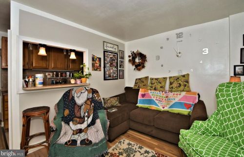 7221 Erdrick St, Philadelphia PA 19135-1014 exterior