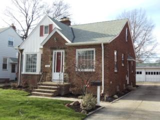 21271 Lake Shore Blvd, Cleveland, OH 44123-2152