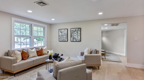 95 Roosevelt Cir, Tinton Falls NJ  07701-5824 exterior