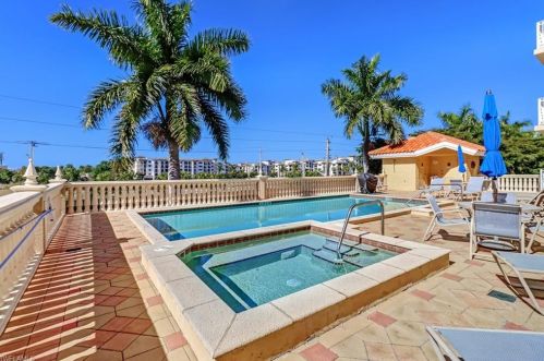 450 Bayfront Pl, Naples FL  34102-6467 exterior