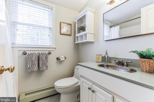 536 Woodlea Ln, Berwyn PA 19312-1458 exterior