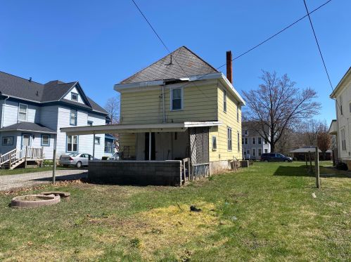 612 Main St, Bellefontaine OH  43311-1726 exterior