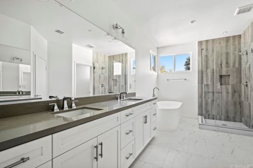 17316 Lemay St, Van Nuys CA 91406-5400 exterior