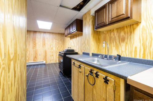 80 Mount Sumner Dr, Manchester CT  06043-7248 exterior