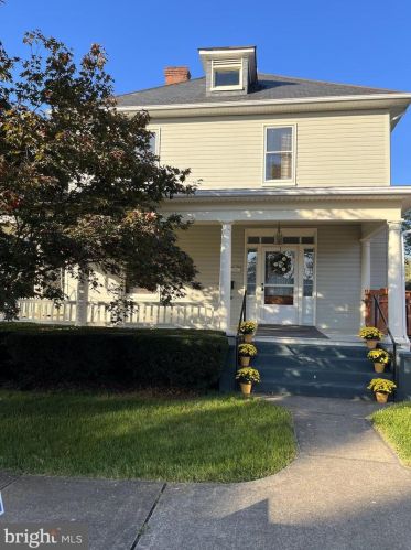 404 Church St, Charles Town WV  25414-1312 exterior