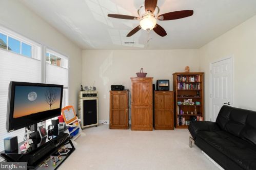 14800 Potomac Branch Dr, Woodbridge VA  22191-4056 exterior