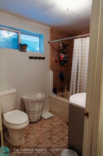 430 Emerald Ave, Fort Pierce FL  34945-2123 exterior