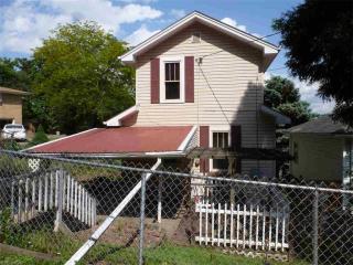 154 1st St, Bridgeport, OH 43912-1603