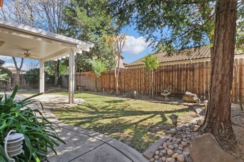 2044 Sugarbowl Way, Lodi CA  95242-4752 exterior