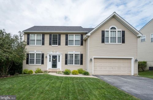801 Windridge Ln, Downingtown, PA 19335-3439