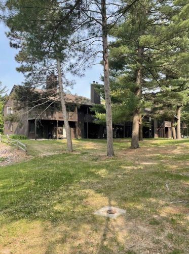 3 Balsam Trl, Wisconsin Dells WI  53965-8858 exterior