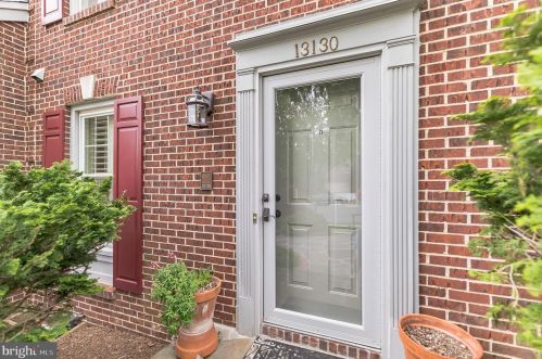13130 New Parkland Dr, Herndon, VA 20171-2672