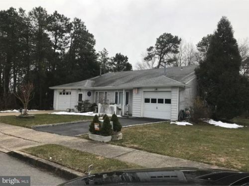 4 Compass Ave, Bricktown, NJ 08723-7216